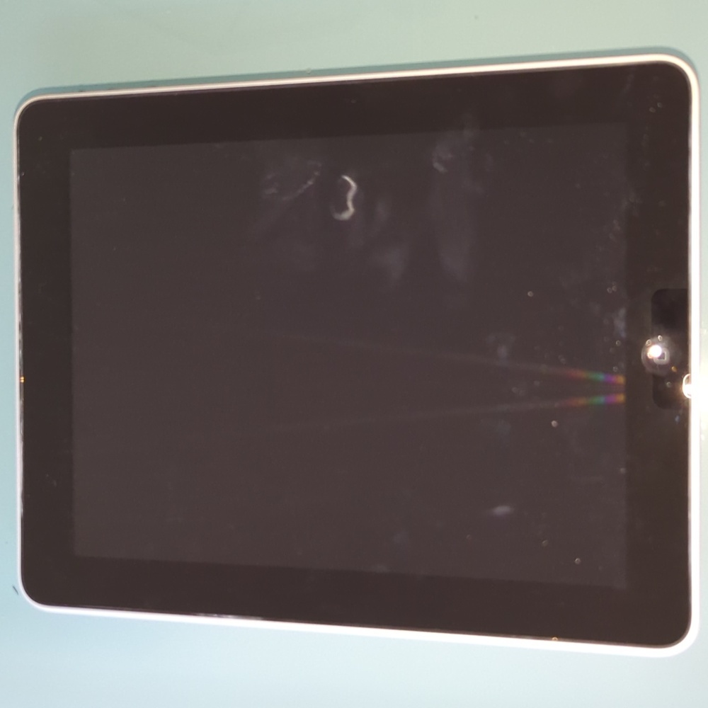 Apple iPad Tablet 32GB Model A1219 1st Gen WiFi with Keyboard – Used Condition